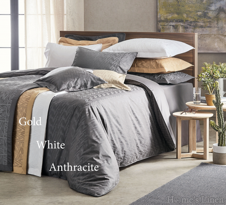 Luxury Bed Linen Set, 100% Egyptian cotton jacquard "VA Logo" gold, Valeron